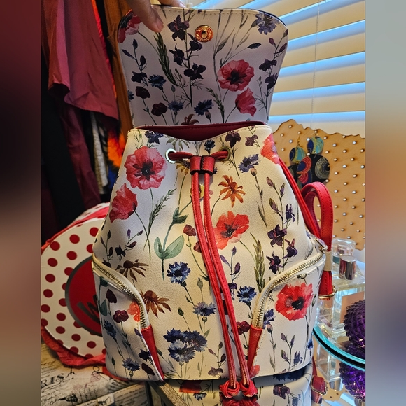 Dome Backpack - Picture 3 of 4